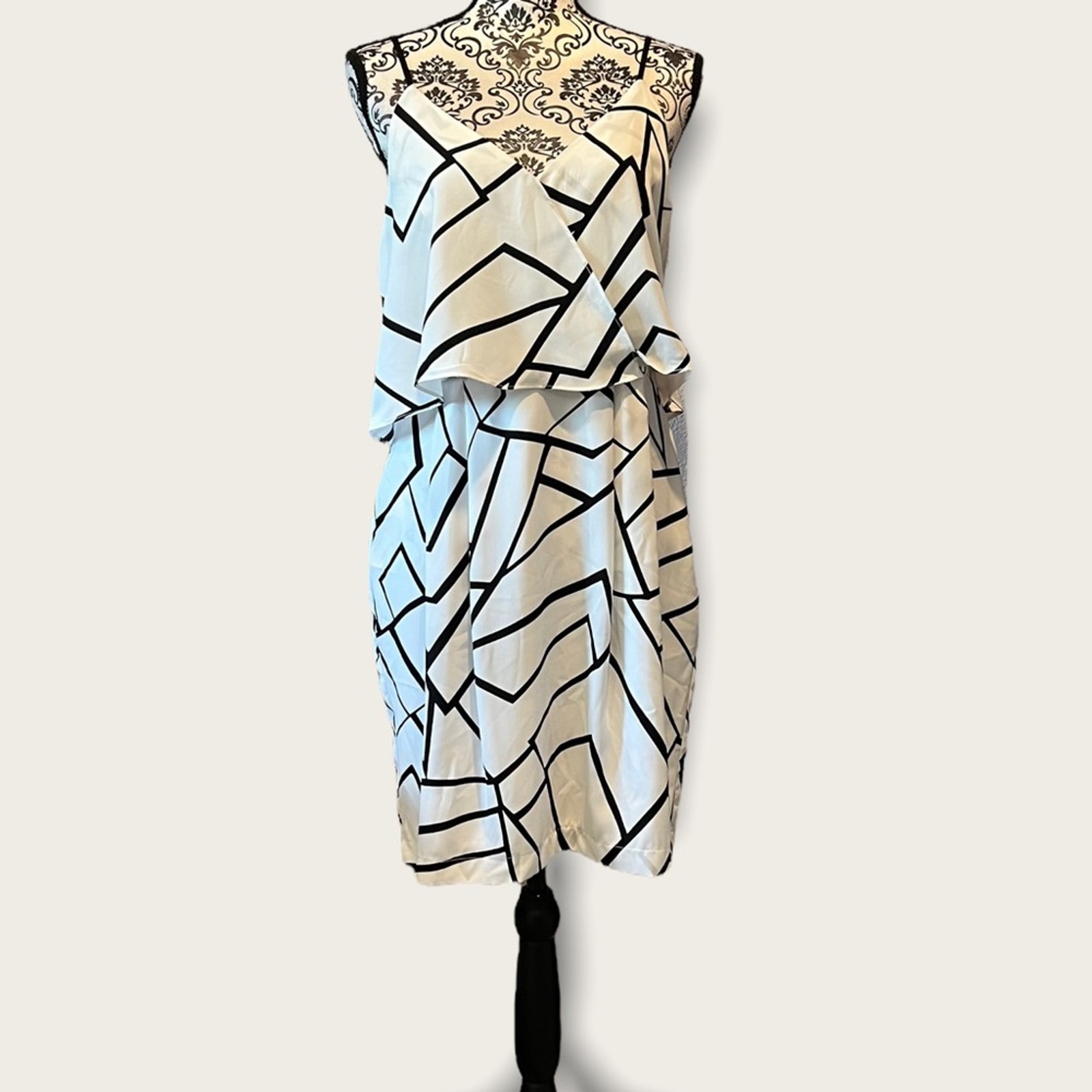 Adelyn Rae Geo Print Mini Sheath Dress With Surplice Top Size M